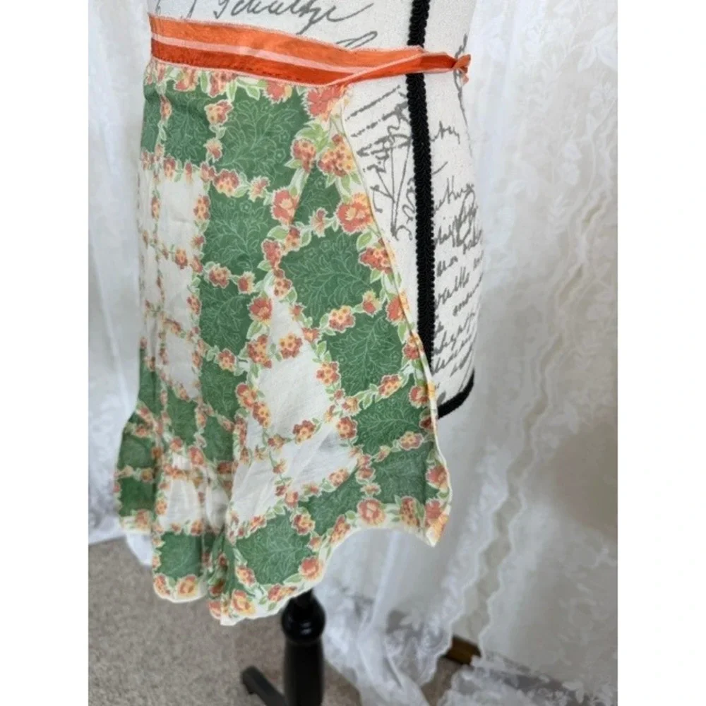 Vintage 40s Floral Half Apron Green White Ruffle Cottagecore Kitchen Ribbon Tie